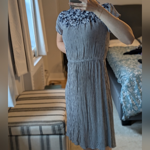 Blue and white striped midi dress - Picture 5 of 7